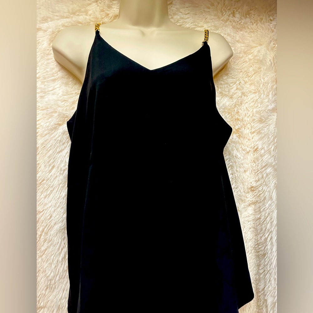 Black tanktop chain strap